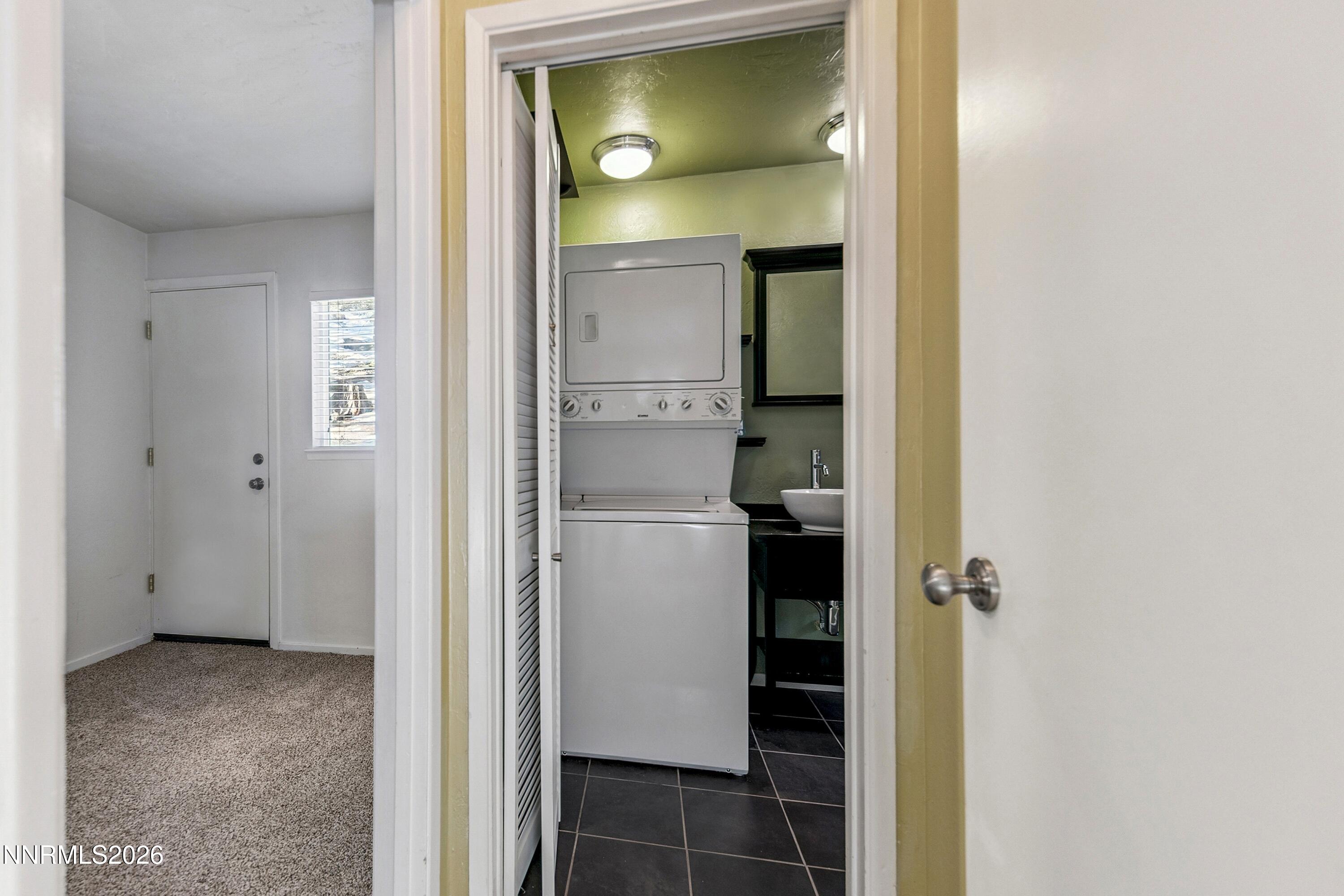 219 South Benjamin Drive, Unit B Stateline, NV 89449 - Photo 9 of 22 a bathroom with a shower