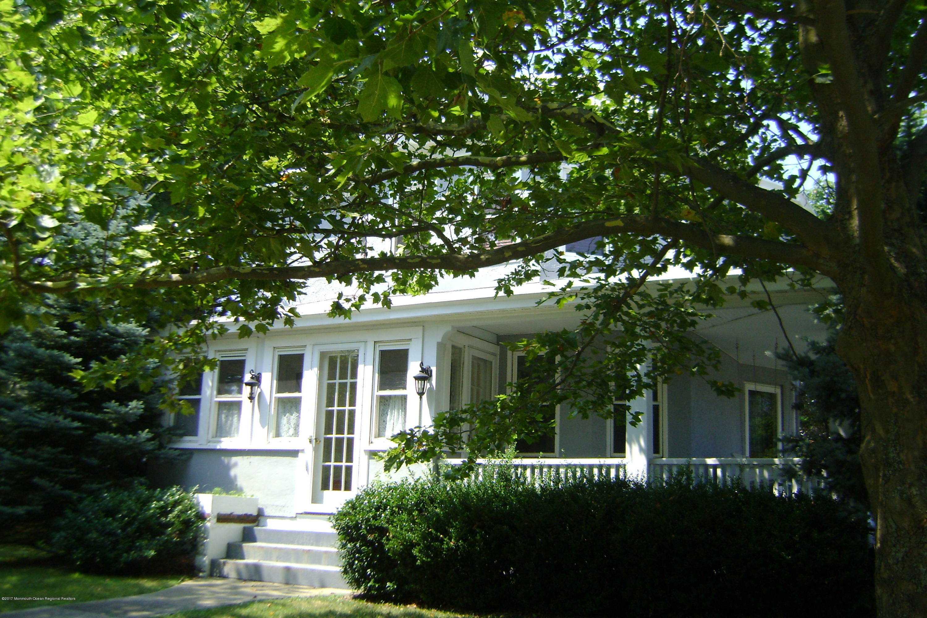 90 Monmouth Road Oakhurst, NJ 07755 - Photo 3 of 23 DSC03392