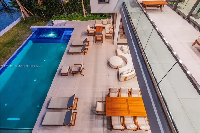 $14,950,000 | 1785 Cleveland Road, Miami Beach, FL 33141