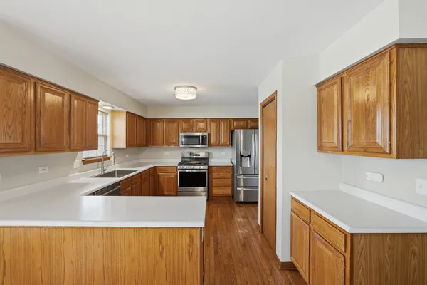 $549,999 | 2300 Wesmere Lakes Drive, Plainfield, IL 60586