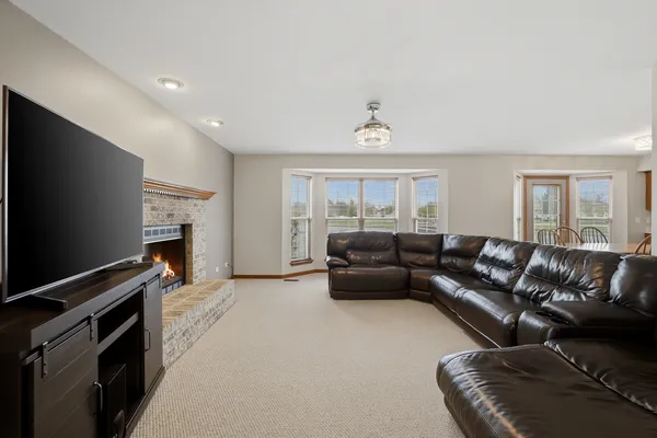 $549,999 | 2300 Wesmere Lakes Drive, Plainfield, IL 60586