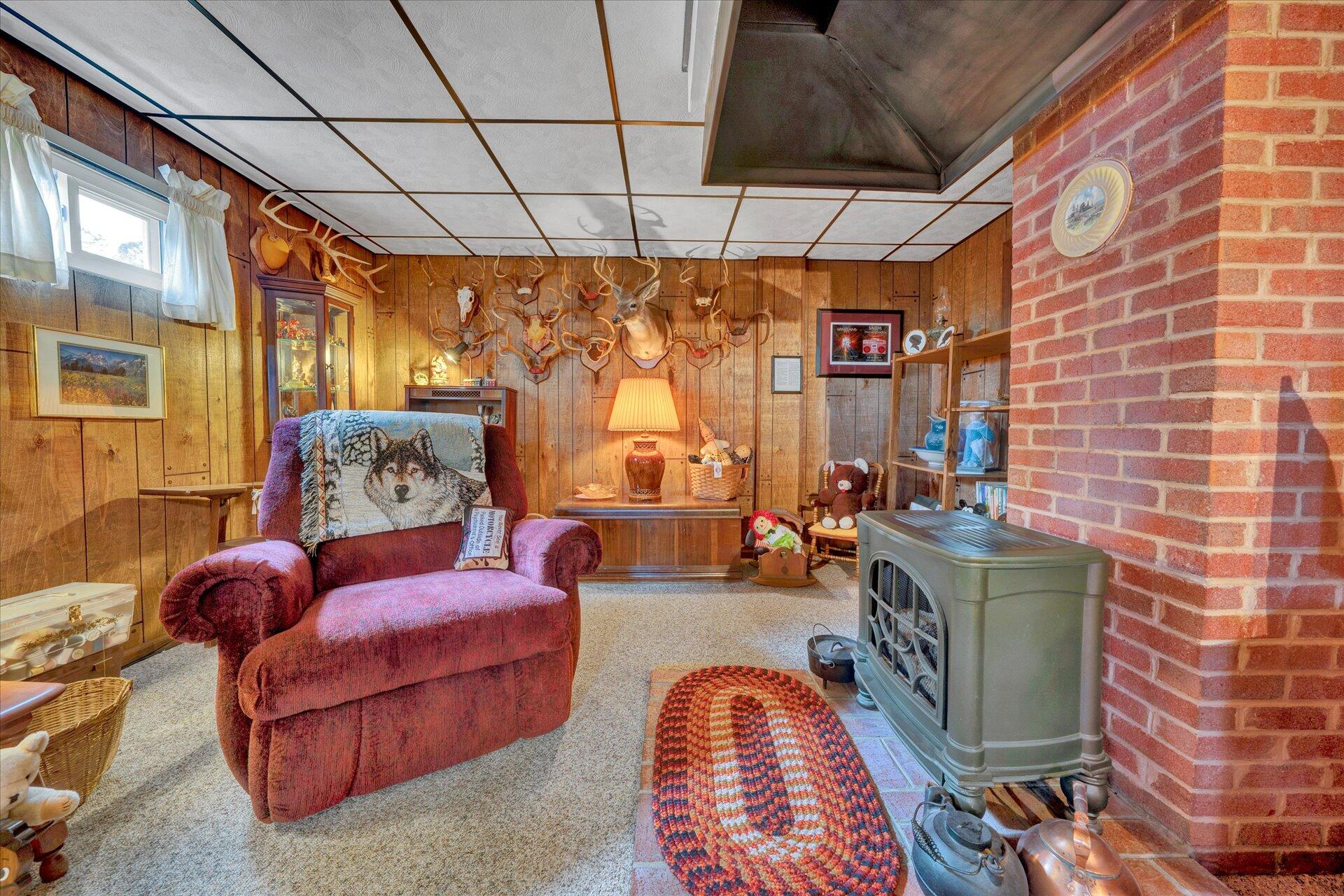 111 Deep Dell Road Salem, VA 24153 - Photo 20 of 39 a living room with furniture and a window