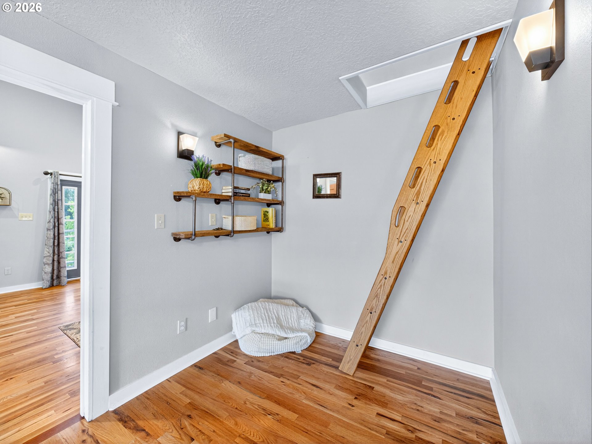 554 South Main Street Jefferson, OR 97352 - Photo 29 of 48 Loft