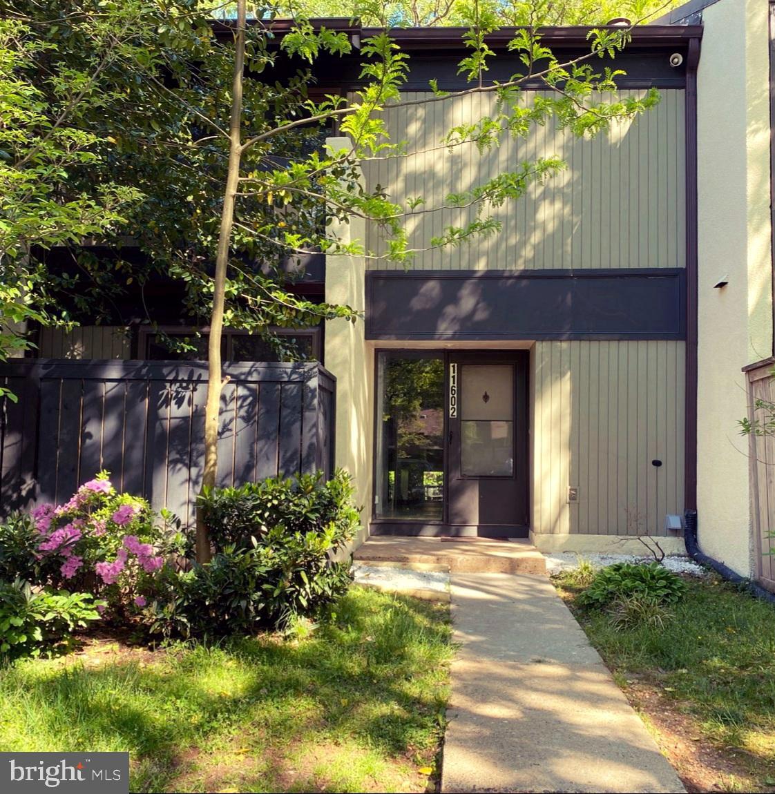 11602 Newbridge Ct
