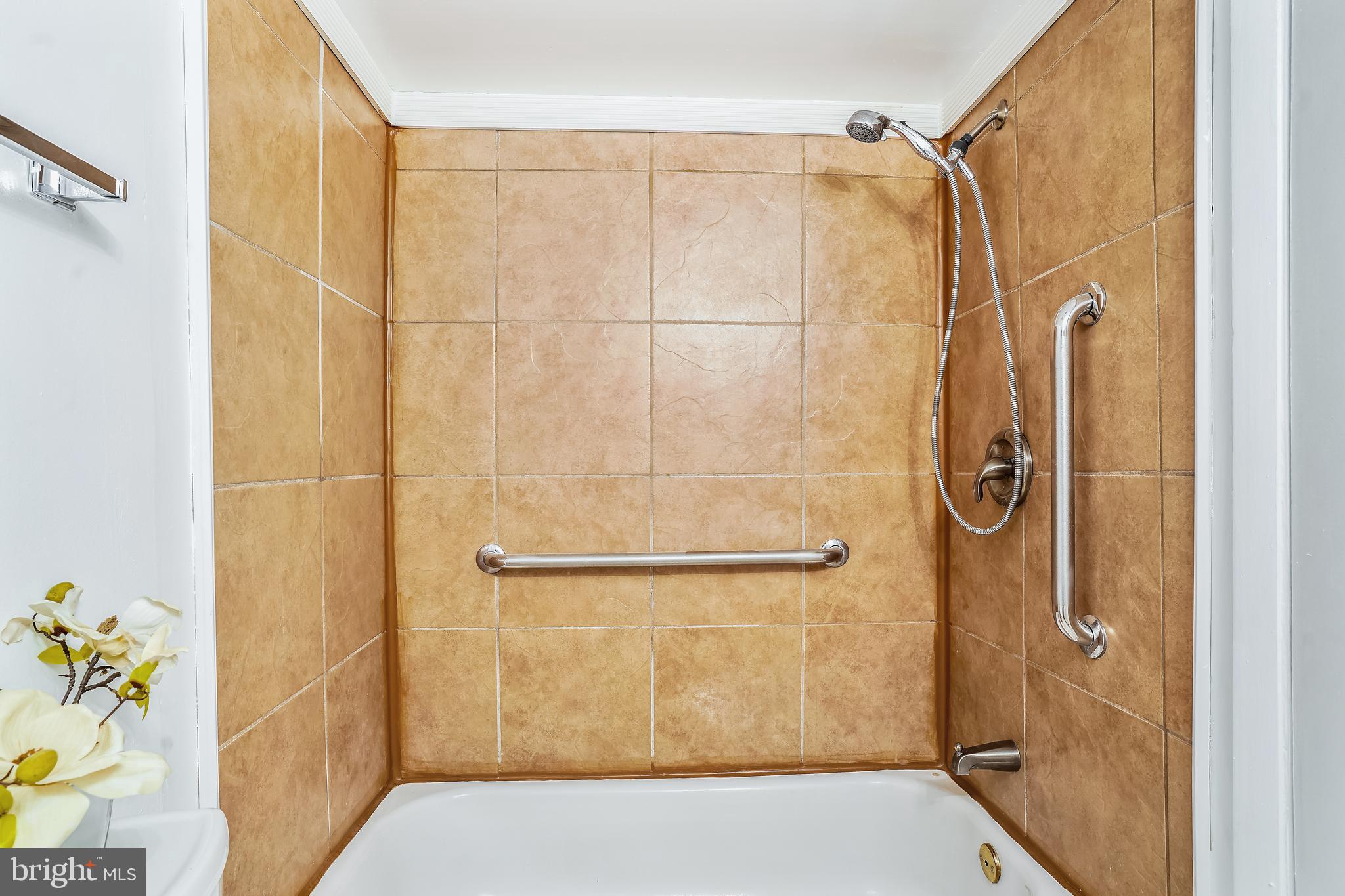 11602 Newbridge Court Reston, VA 20191 - Photo 22 of 30 Bathroom 3