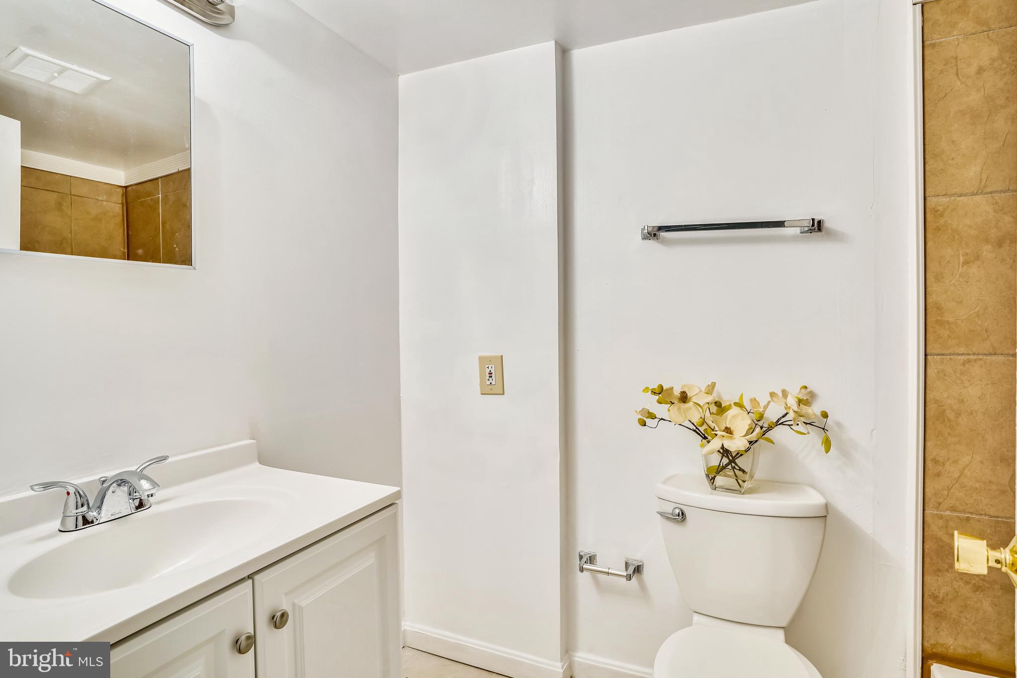 11602 Newbridge Court Reston, VA 20191 - Photo 23 of 30 Bathroom 3