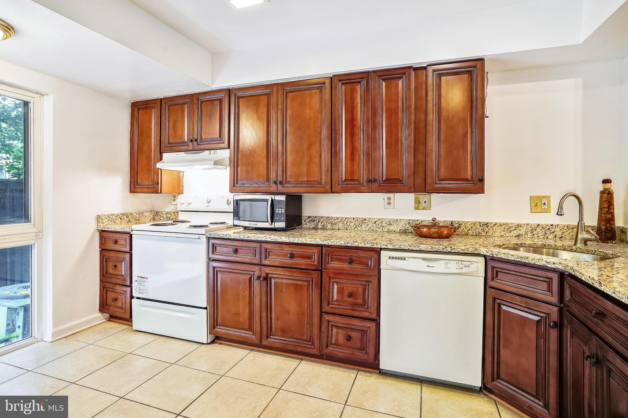 11602 Newbridge Ct Kitchen