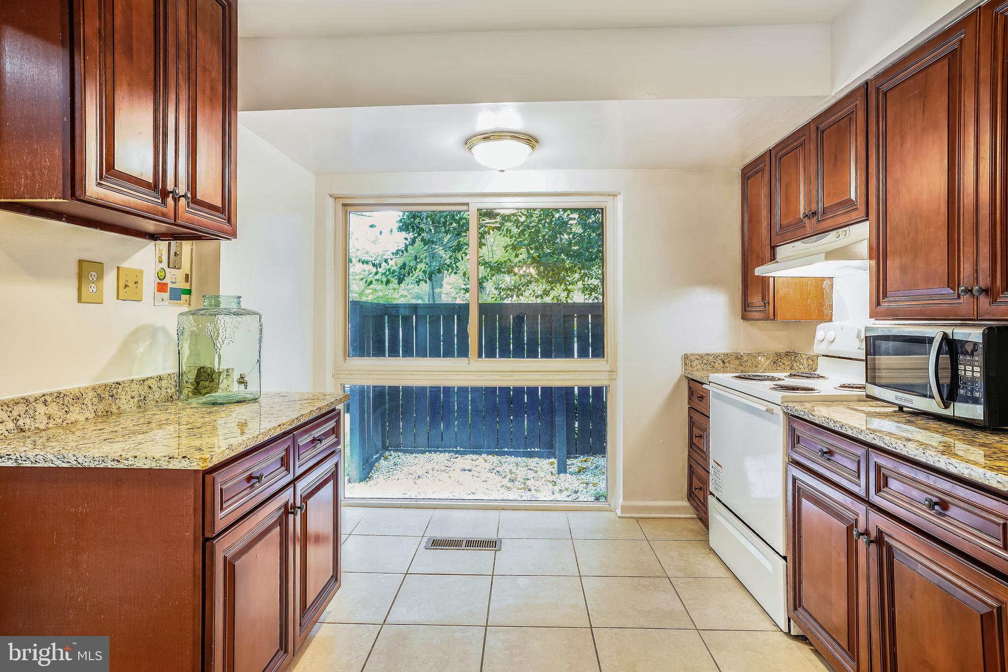 11602 Newbridge Ct Kitchen