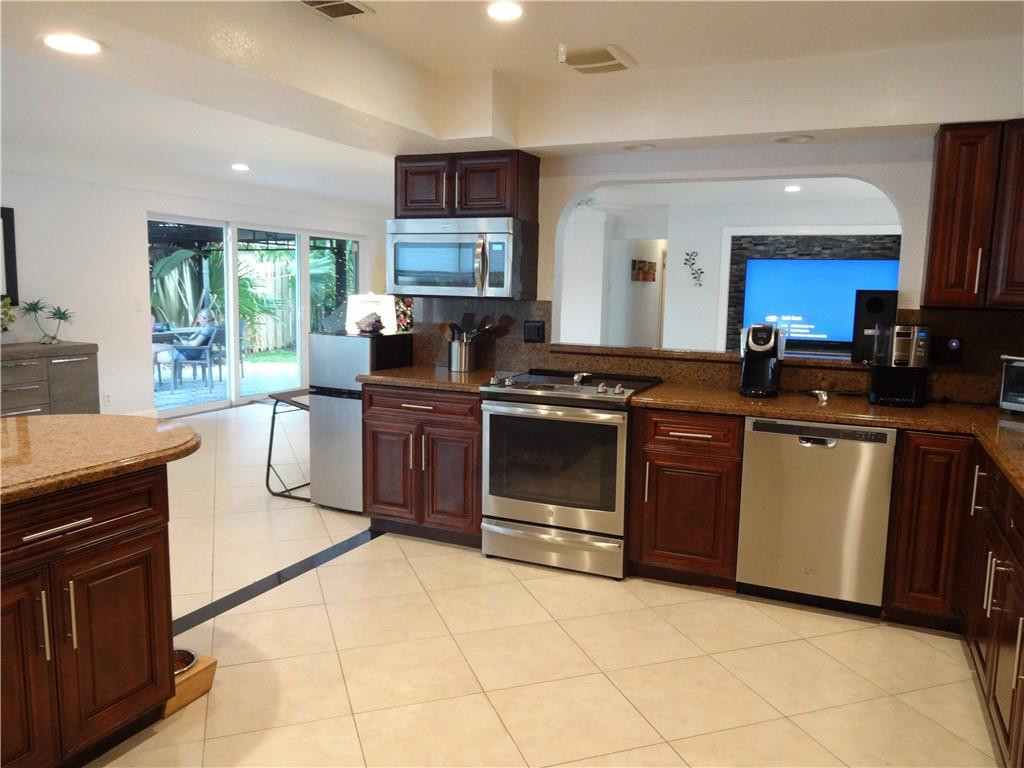 2101 Northeast 31st Street Lighthouse Point, FL 33064 - Photo 21 of 56 Photo 22