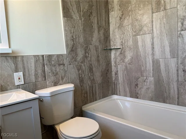 a bathroom with a toilet and a bathtub