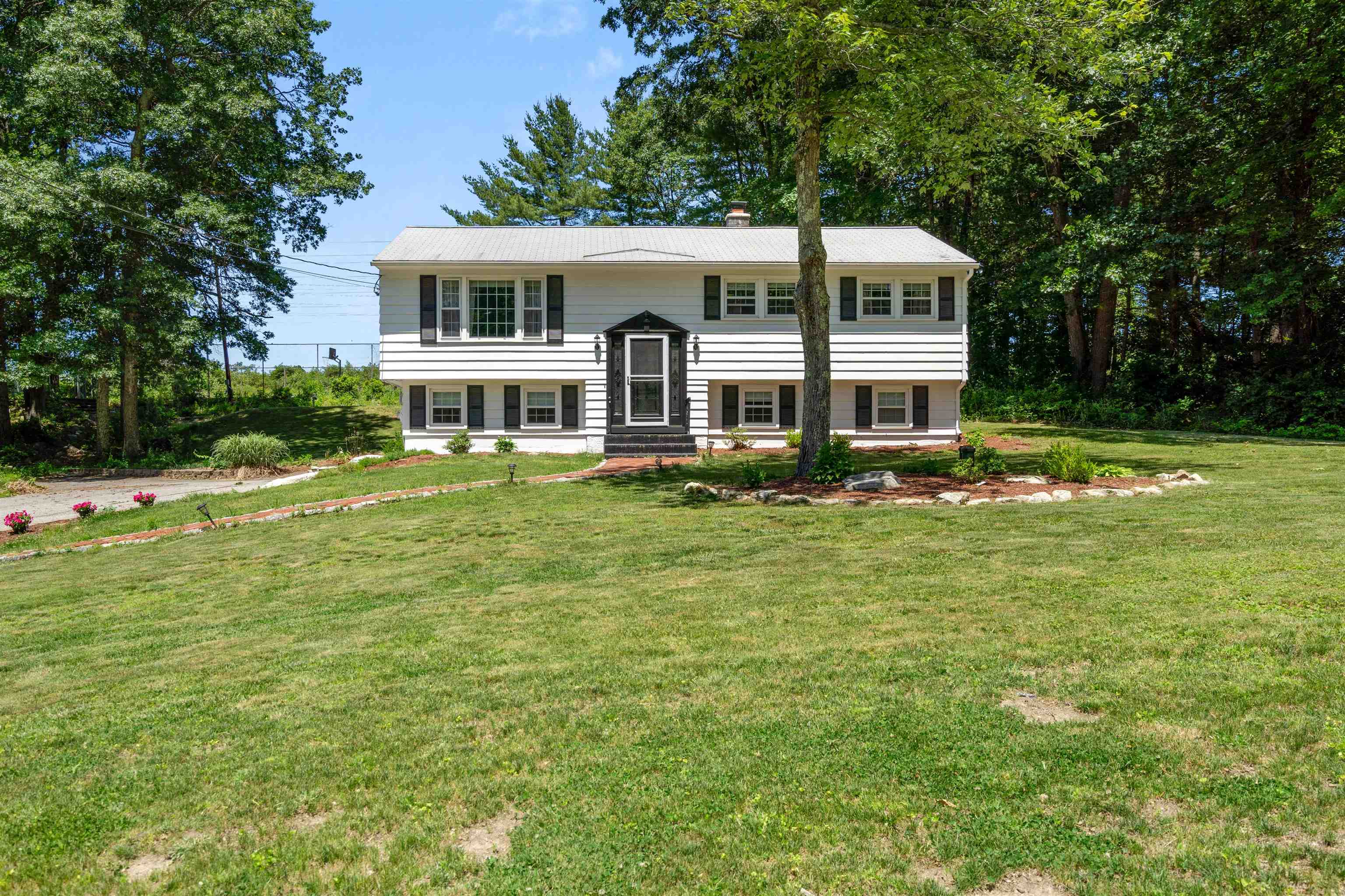 39 Bancroft Road Londonderry, NH 03053 - Photo 1 of 35