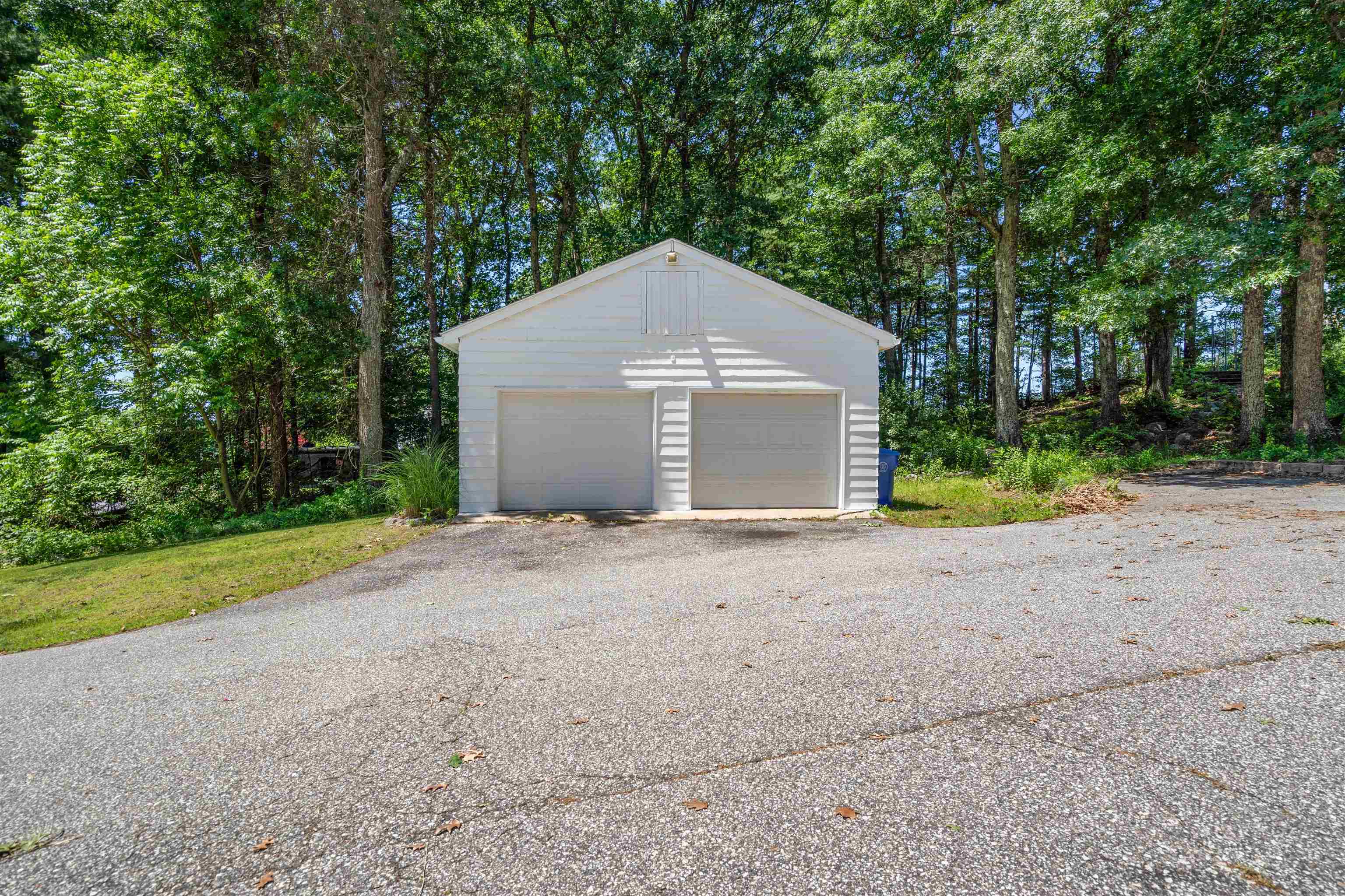 39 Bancroft Road Londonderry, NH 03053 - Photo 3 of 35