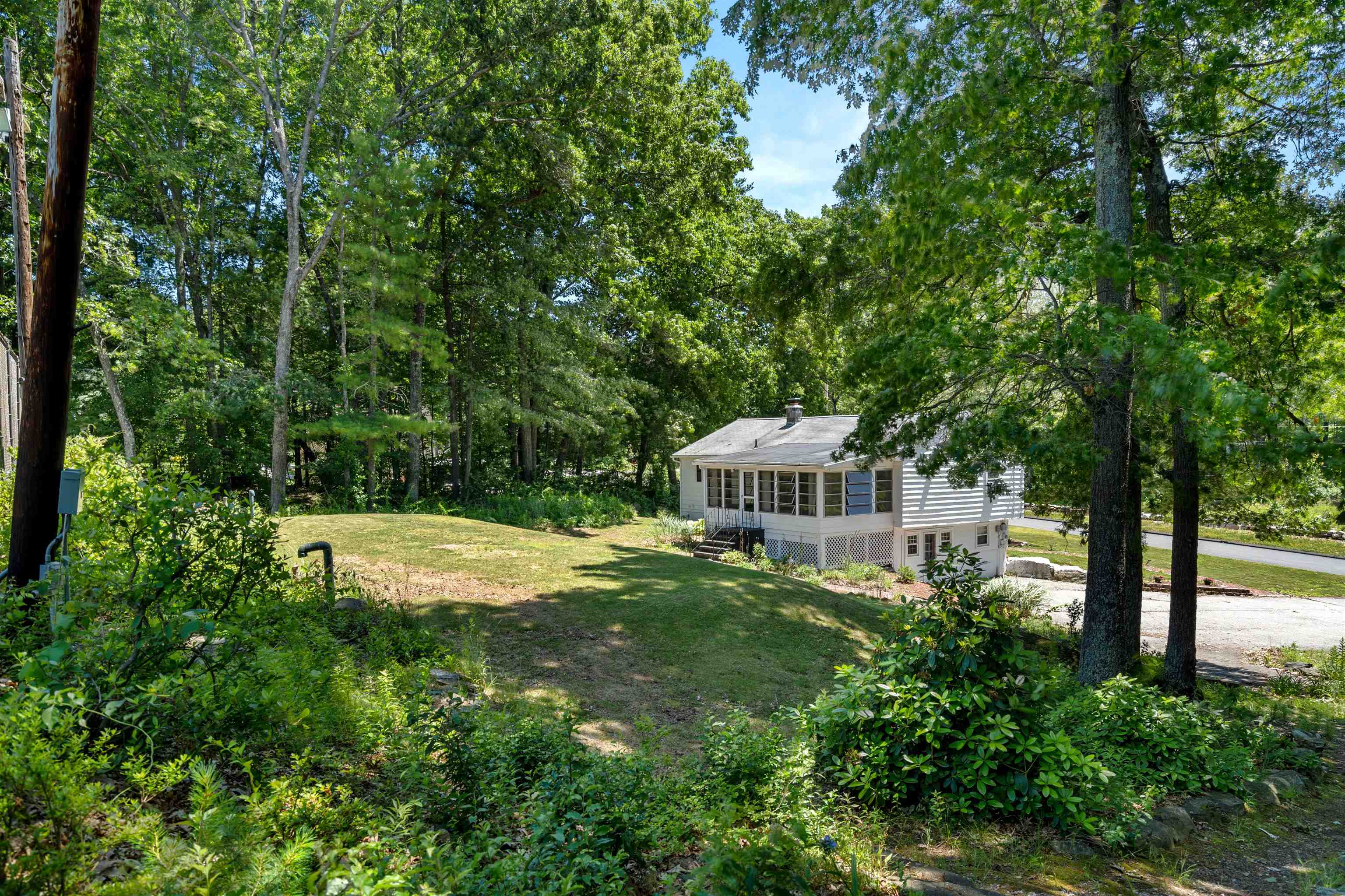 39 Bancroft Road Londonderry, NH 03053 - Photo 5 of 35