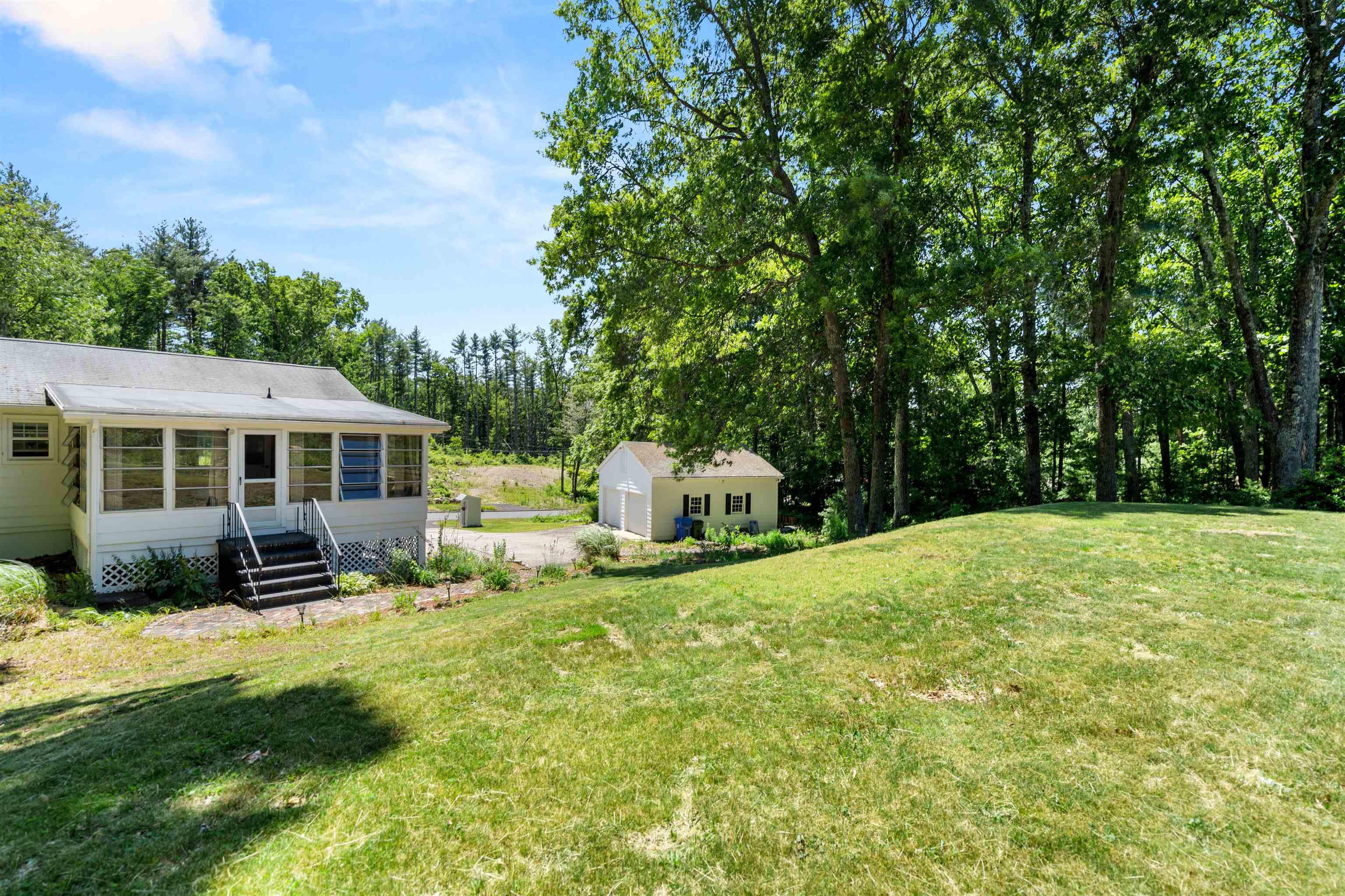 39 Bancroft Road Londonderry, NH 03053 - Photo 7 of 35