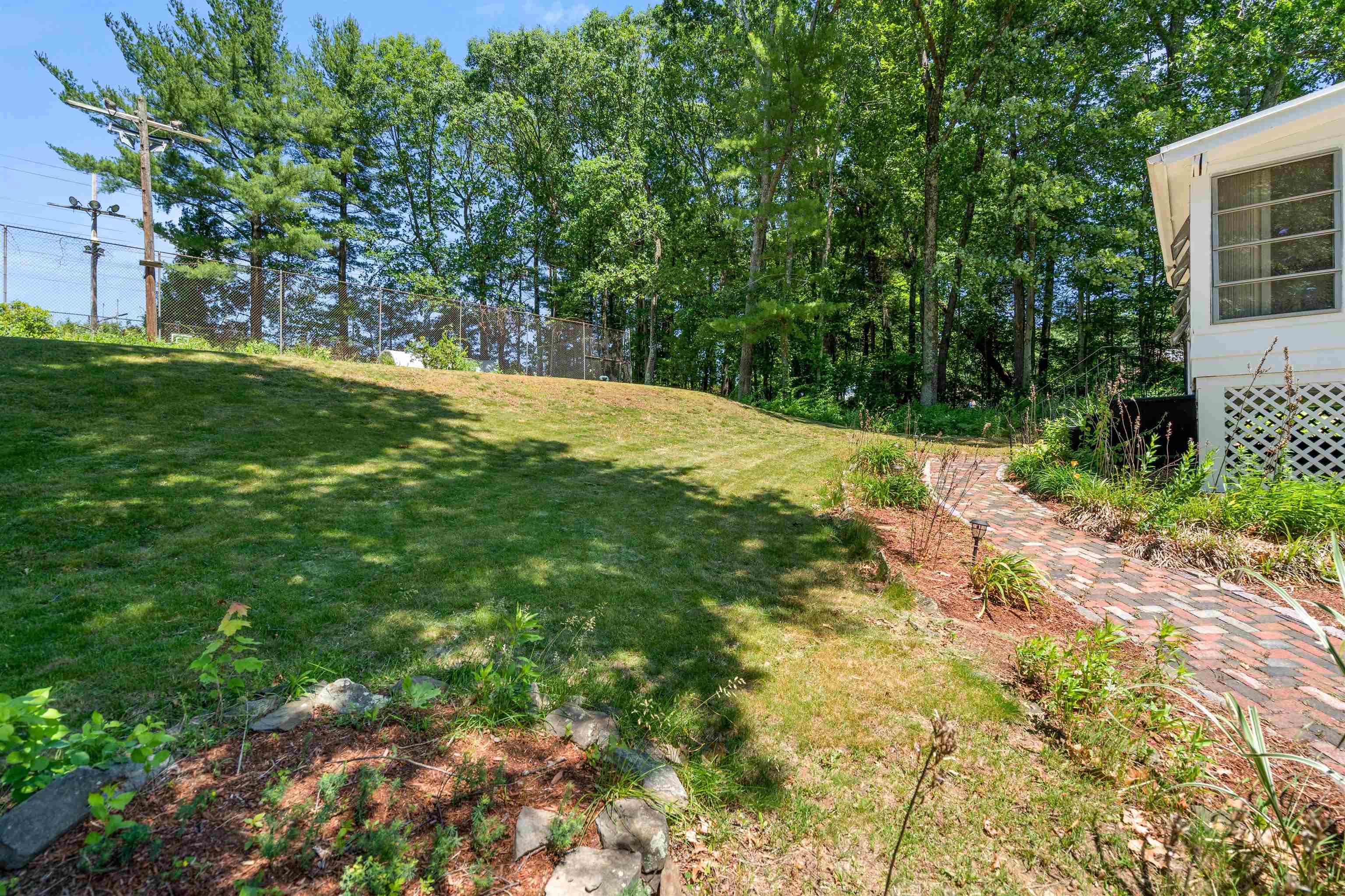 39 Bancroft Road Londonderry, NH 03053 - Photo 8 of 35