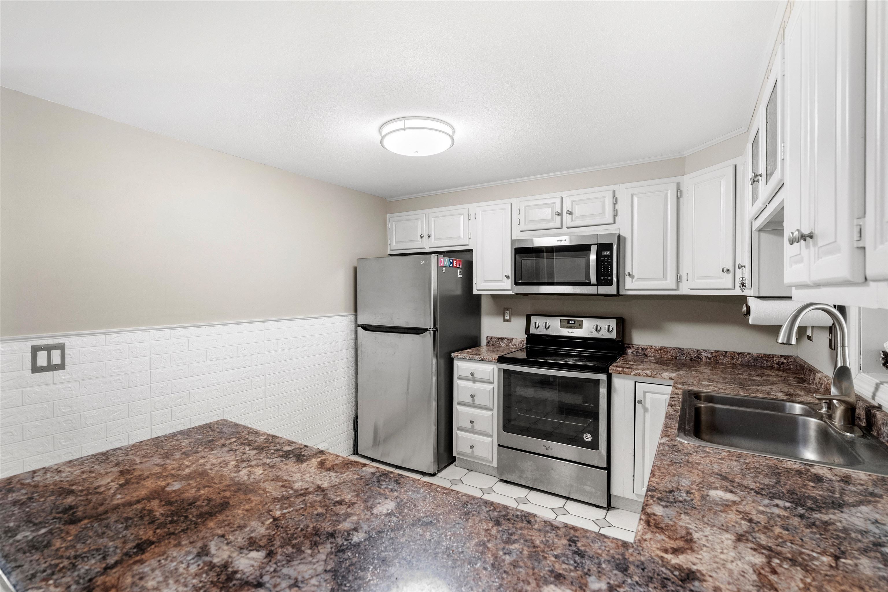 39 Bancroft Road Londonderry, NH 03053 - Photo 10 of 35