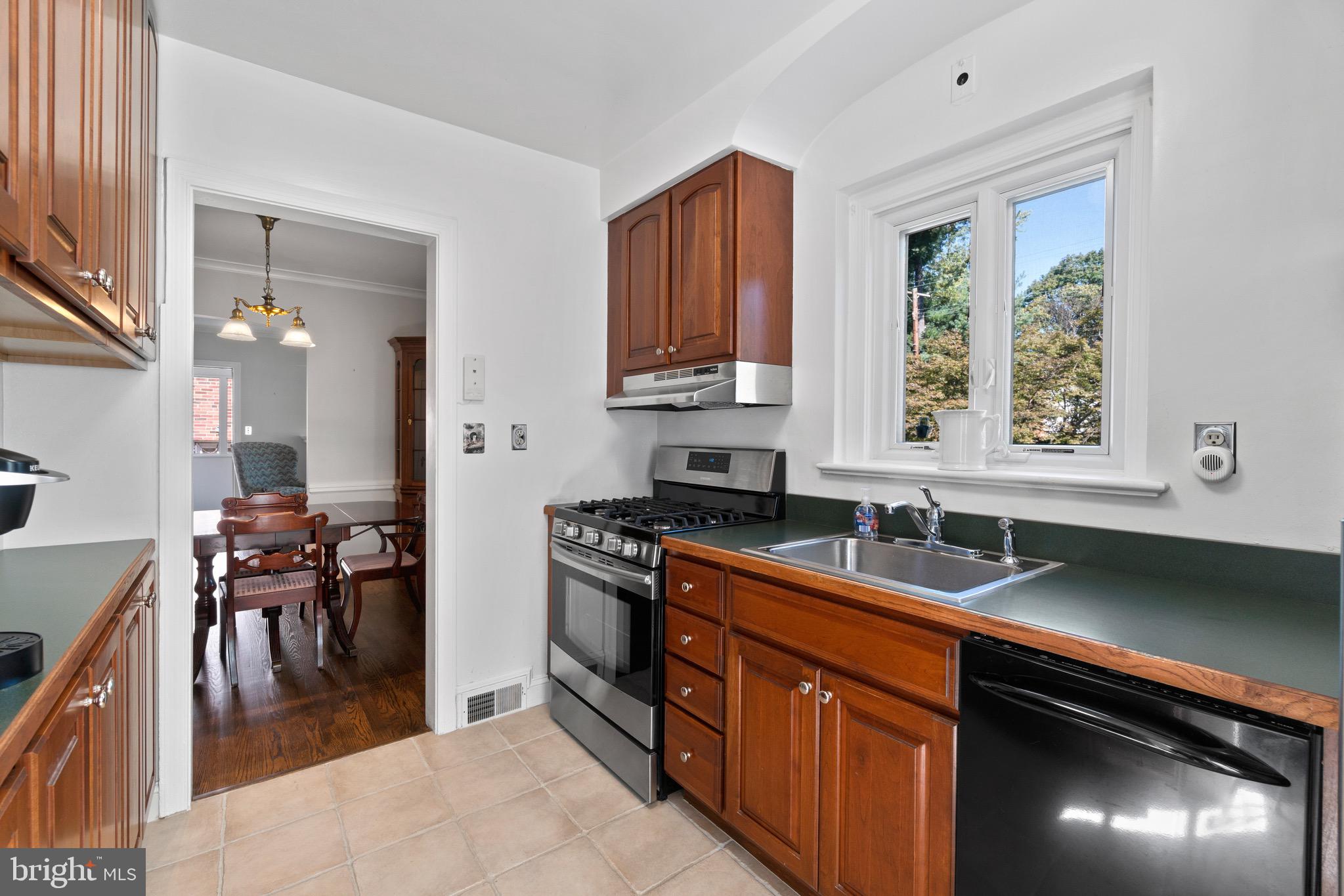 2112 Seminary Road Silver Spring, MD 20910 - Photo 5 of 38