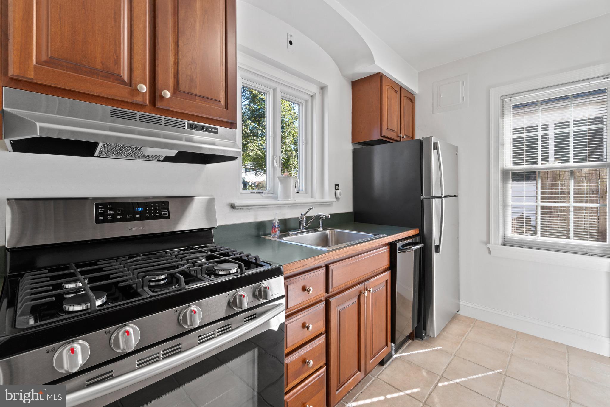 2112 Seminary Road Silver Spring, MD 20910 - Photo 7 of 38