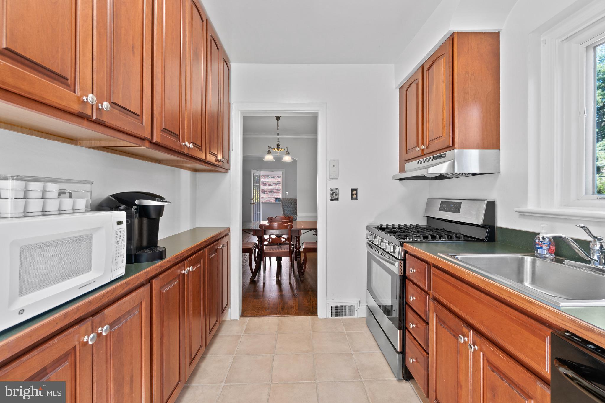 2112 Seminary Road Silver Spring, MD 20910 - Photo 8 of 38