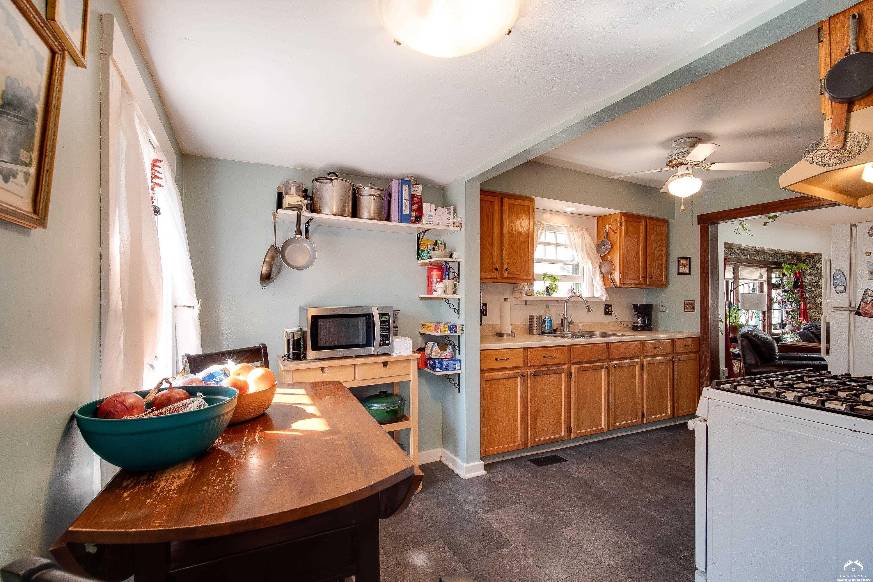 1644 Barker Avenue Lawrence, KS 66044 - Photo 13 of 37