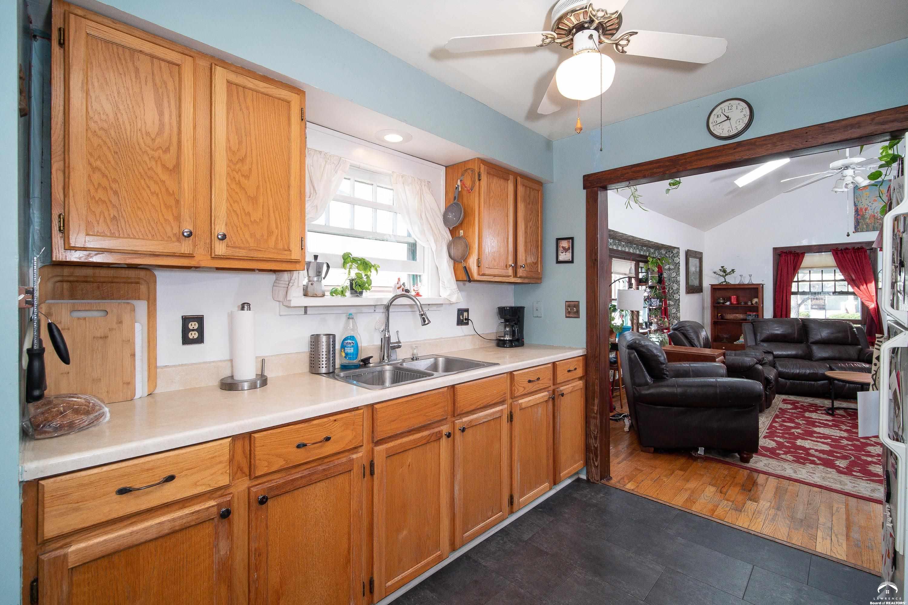 1644 Barker Avenue Lawrence, KS 66044 - Photo 10 of 37
