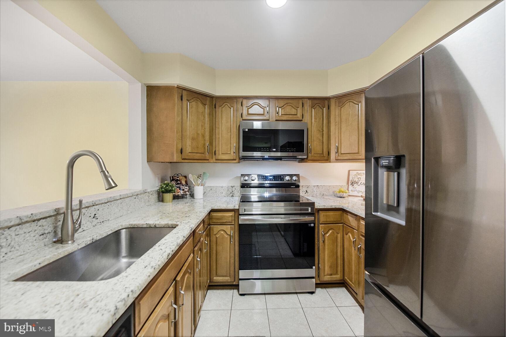 1497 Church Hill Place Reston, VA 20194 - Photo 18 of 30 Kitchen - all new appliances!