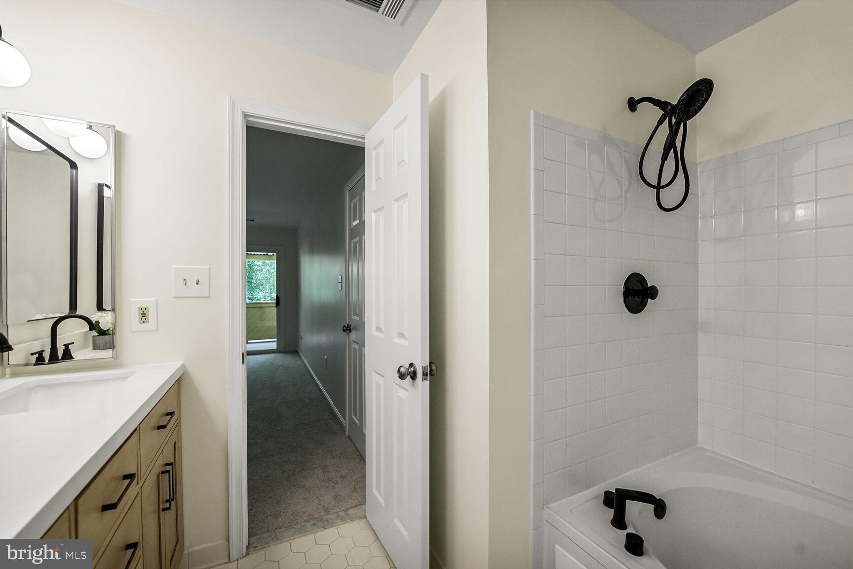 1497 Church Hill Place Reston, VA 20194 - Photo 24 of 30 Primary Bathroom