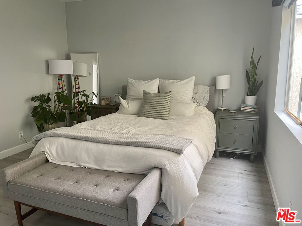11906 Gorham Avenue, Unit 4 Los Angeles, CA 90049 - Photo 8 of 11 a bedroom with a bed and wooden floor