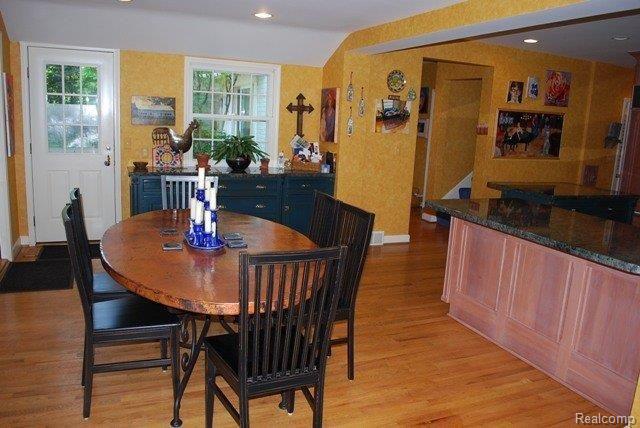 110 Stephens Road Grosse Pointe, MI 48236 - Photo 5 of 14 Eating Area to Porch
