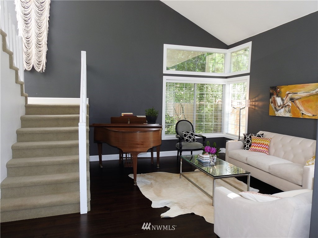 3142 Wells Avenue South Renton, WA 98055 - Photo 2 of 25 Gallery Image 2