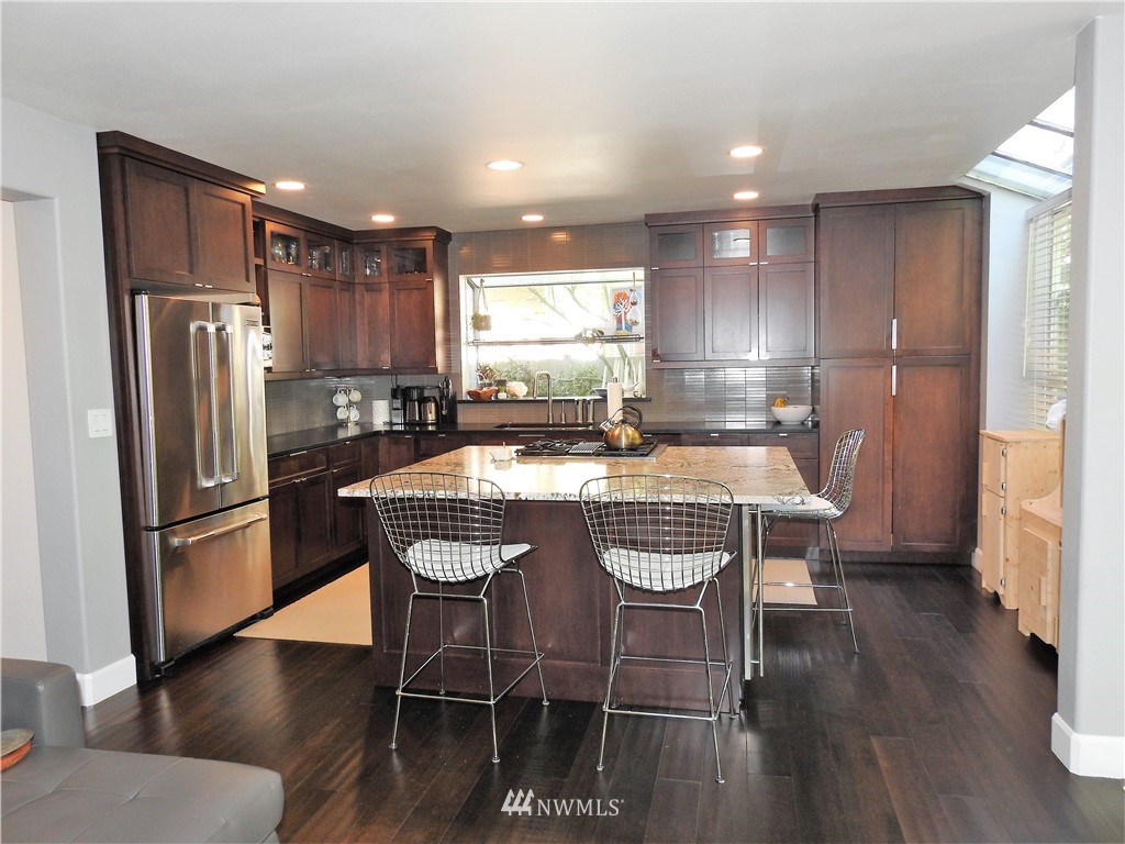 3142 Wells Avenue South Renton, WA 98055 - Photo 6 of 25 Gallery Image 6