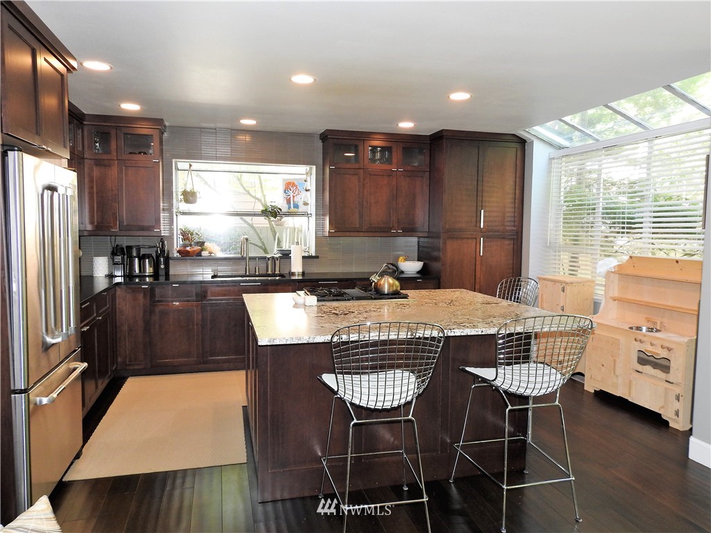 3142 Wells Avenue South Renton, WA 98055 - Photo 8 of 25 Gallery Image 8