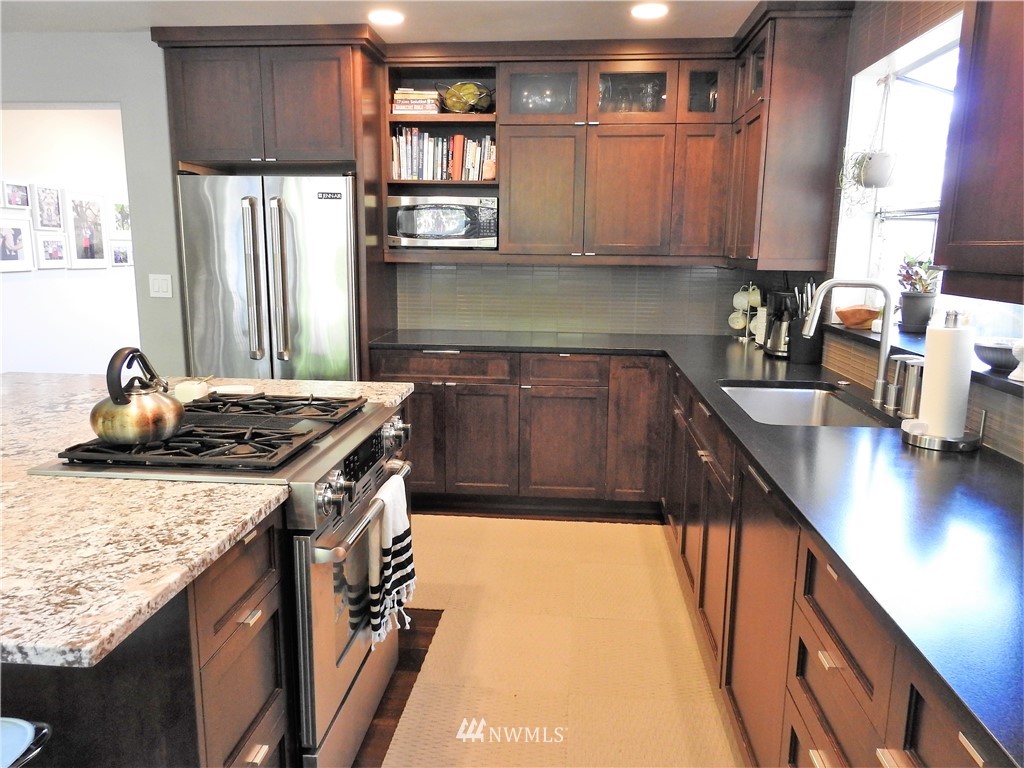 3142 Wells Avenue South Renton, WA 98055 - Photo 9 of 25 Gallery Image 9
