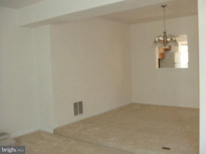 32 Kinsman View Circle Silver Spring, MD 20901 - Photo 2 of 19 Dining Room