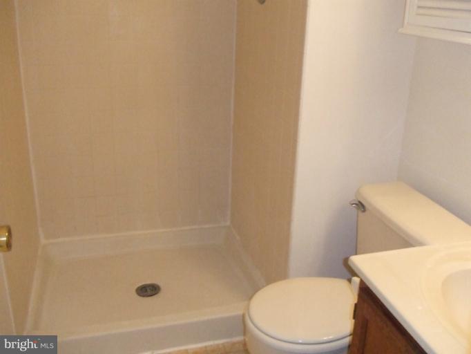32 Kinsman View Circle Silver Spring, MD 20901 - Photo 17 of 19 Bath