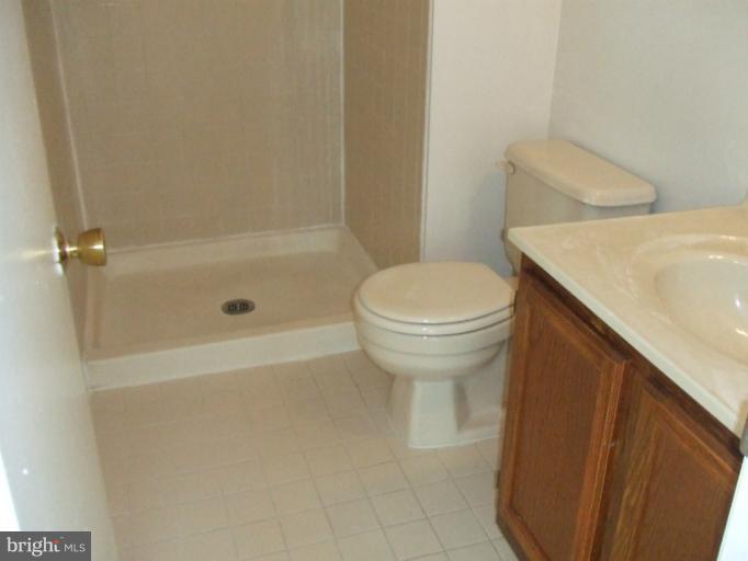 32 Kinsman View Circle Silver Spring, MD 20901 - Photo 5 of 19 Bath