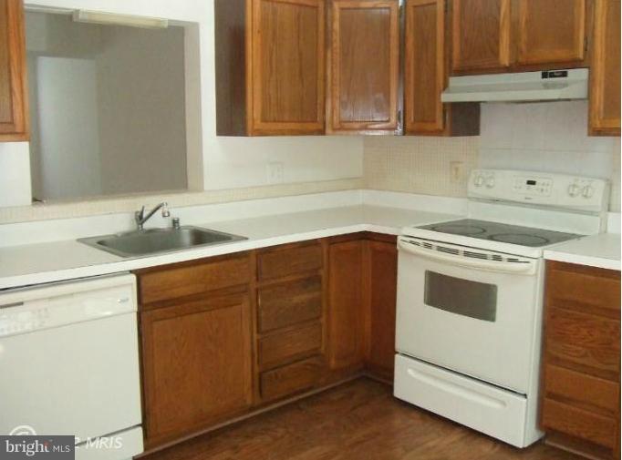 32 Kinsman View Circle Silver Spring, MD 20901 - Photo 9 of 19 Kitchen