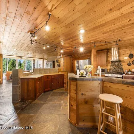 $1,100,000 | 142 Maria Pia Lane, Sagle, ID 83860