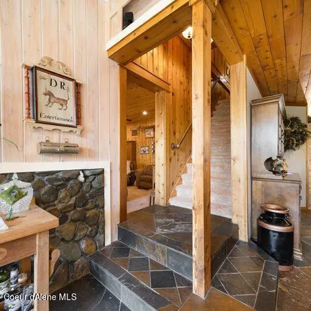 $1,100,000 | 142 Maria Pia Lane, Sagle, ID 83860