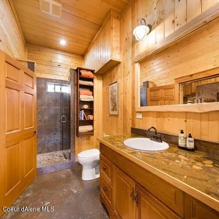 $1,100,000 | 142 Maria Pia Lane, Sagle, ID 83860