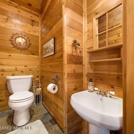 $1,100,000 | 142 Maria Pia Lane, Sagle, ID 83860