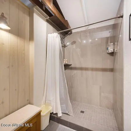 $1,100,000 | 142 Maria Pia Lane, Sagle, ID 83860