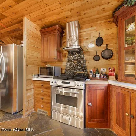 $1,100,000 | 142 Maria Pia Lane, Sagle, ID 83860