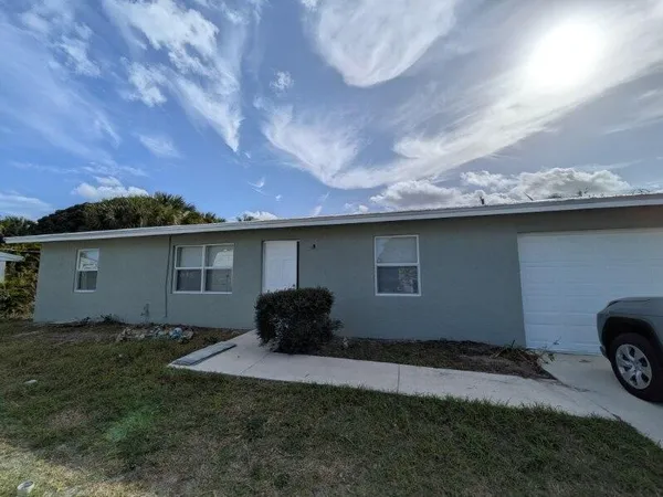 $2,300 | 820 Southeast 5th Street, Stuart, FL 34994