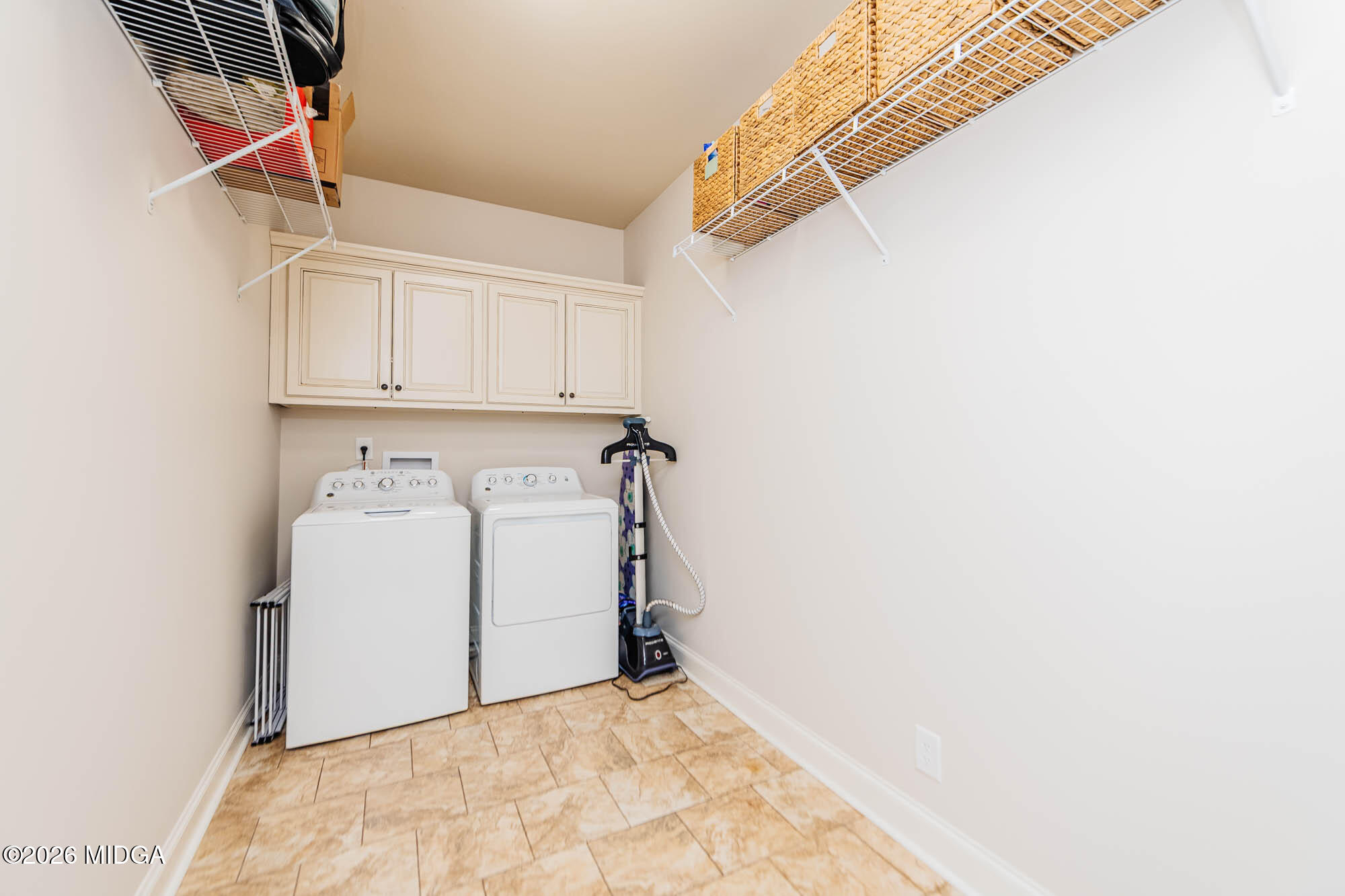 112 Bainbridge Lane Perry, GA 31069 - Photo 7 of 37 a utility room with dryer and washer