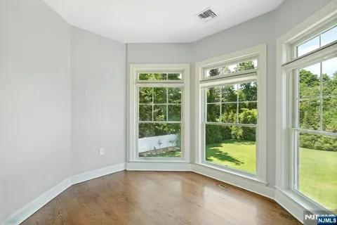 $1,899,000 | 109 Blauvelt Avenue, Ho-Ho-Kus, NJ 07423