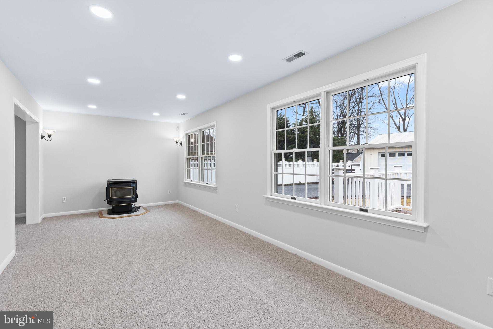 2304 Maple Road Baltimore, MD 21219 - Photo 20 of 61 Family room with new carpet