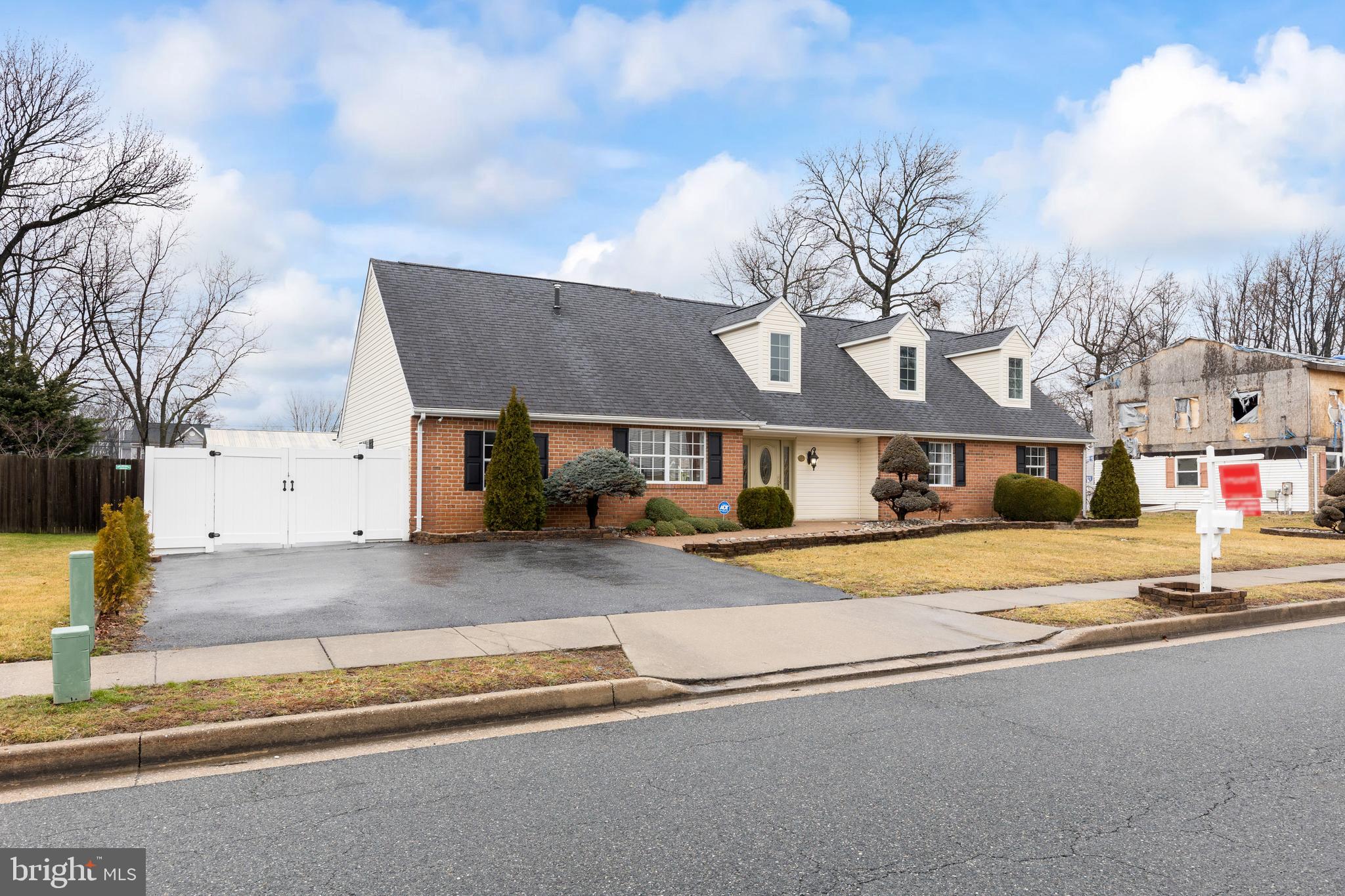 2304 Maple Road Baltimore, MD 21219 - Photo 2 of 61