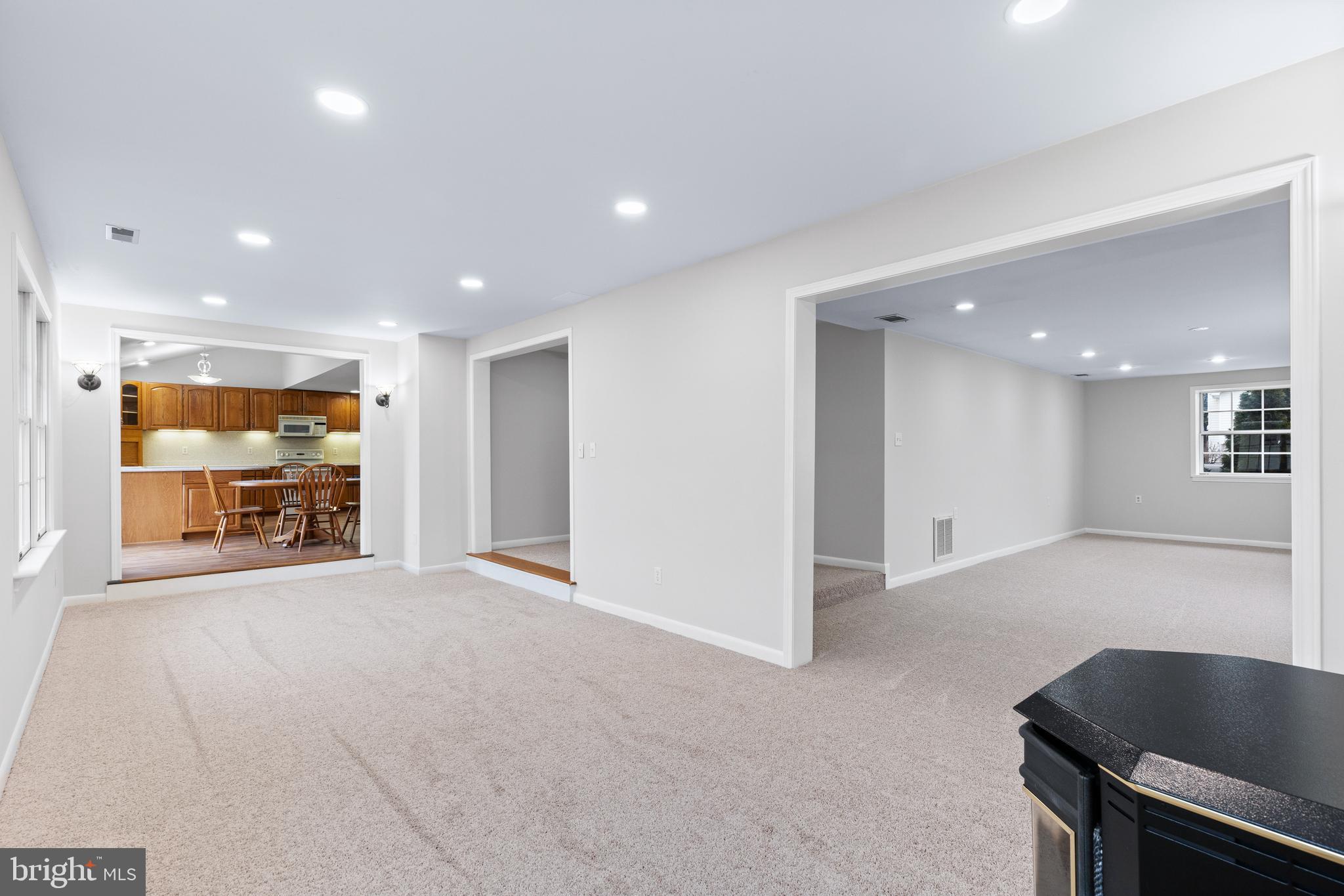 2304 Maple Road Baltimore, MD 21219 - Photo 23 of 61 Family room