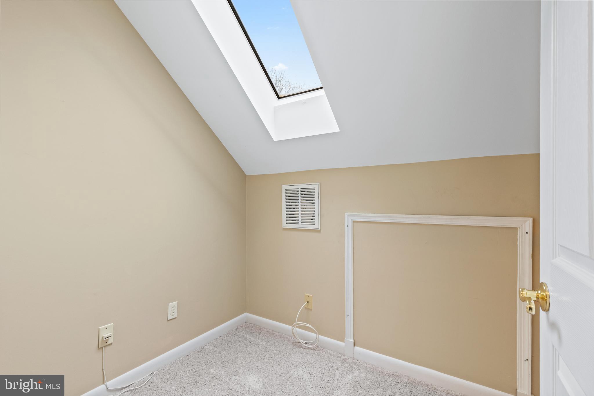 2304 Maple Road Baltimore, MD 21219 - Photo 41 of 61 Small office or could be made into a closet